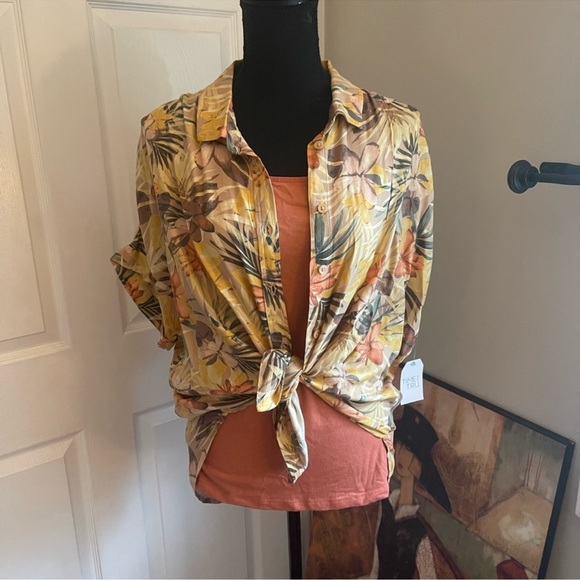 2 Piece- Tank w/Hawaiian Blouse - Picture 2 of 7